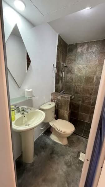 West Bay Condo, 50 West Coast Crescent, 2 Bedrooms, 871 sqft, Condominium For Rent, by Cherrie Ho, 500050198 - Common Bathroom - PropertyGuru.com.sg