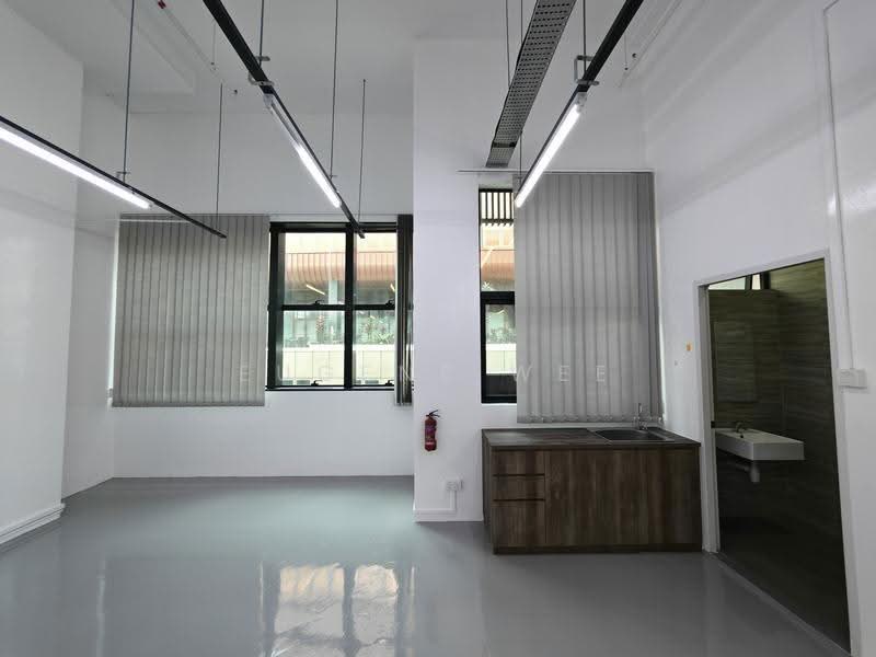 Interlocal Centre, 100G Pasir Panjang Road, Buona Vista / West Coast / Clementi New Town, 1,713 sqft, Light Industrial (B1) For Rent, by Eugene Wee, 500050246 - Bathroom - CommercialGuru.com.sg