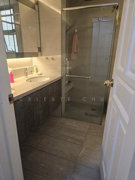 Aspen Heights Condominium For Sale at S$ 4,200,000 | PropertyGuru Singapore - Bathroom