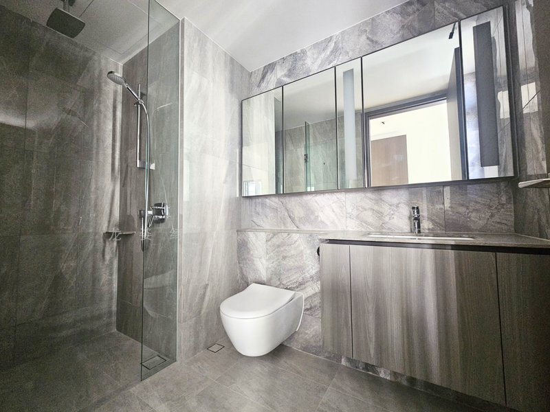 Piccadilly Grand Condominium For Sale at S$ 2,280,000 | PropertyGuru Singapore - Master Bathroom