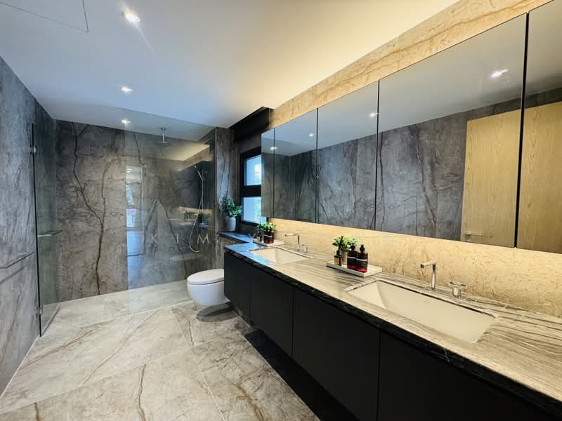 Last unit- Brand New & luxury Corner Terrace, 5 levels with Lift, living hall double volume ceiling, walk to Novena MRT - call 8130 3636 to view now!, 6 Bedrooms, 6,926 sqft, Terraced House For Sale, by Kim Yan 金燕, 500050269 - Bathroom - PropertyGuru.com.sg