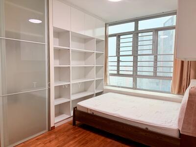 For Rent - The Lakeshore