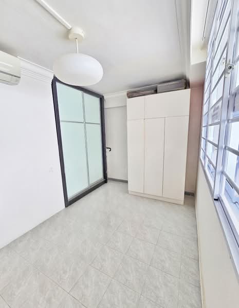 166 Bishan Street 13 HDB Flat For Sale at S$ 699,000 | PropertyGuru Singapore - Common Room 