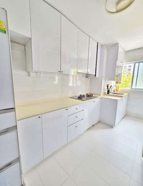 166 Bishan Street 13 HDB Flat For Sale at S$ 699,000 | PropertyGuru Singapore - Kitchen