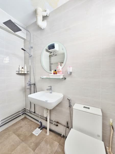 166 Bishan Street 13 HDB Flat For Sale at S$ 699,000 | PropertyGuru Singapore - Bathroom