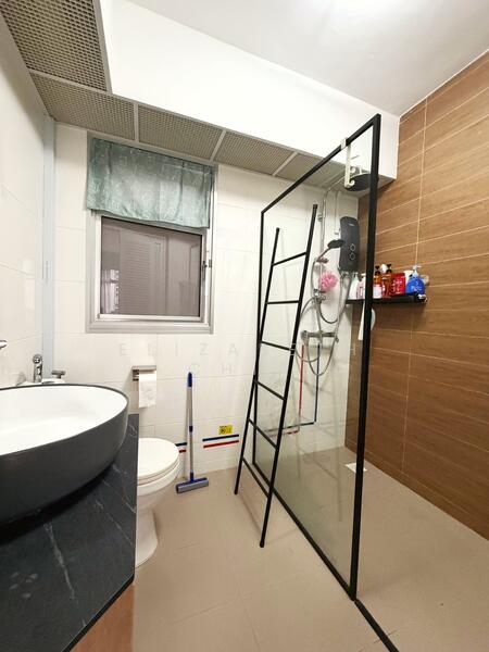 874B Tampines Street 85 HDB Flat For Sale at S$ 825,000 | PropertyGuru Singapore - Bathroom