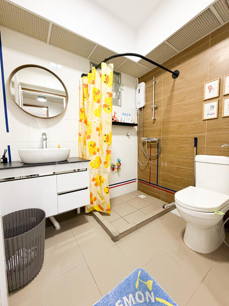 874B Tampines Street 85 HDB Flat For Sale at S$ 825,000 | PropertyGuru Singapore - Bathroom