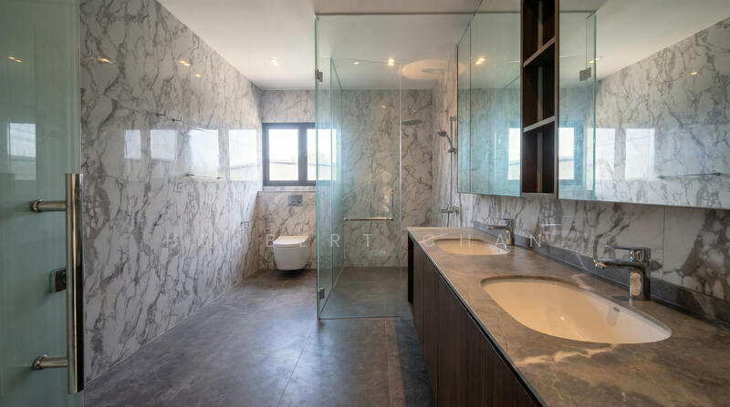 ⭐ HUGE LAND WIDE FRONTAGE SEMI-D THAT FEELS DETACHED ⭐ Semi-Detached House For Sale at S$ 15,900,000 | PropertyGuru Singapore - Bathroom