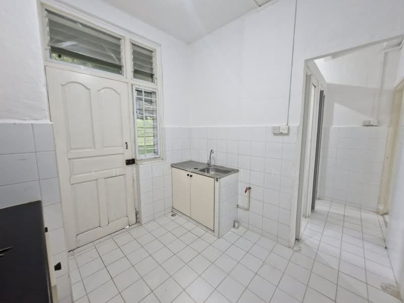 165 Mackenzie Road, , 3 Bedrooms, 839 sqft, Walk-up Apartment For Rent, by Chew Yu Ting, 500050327 - Kitchen - PropertyGuru.com.sg