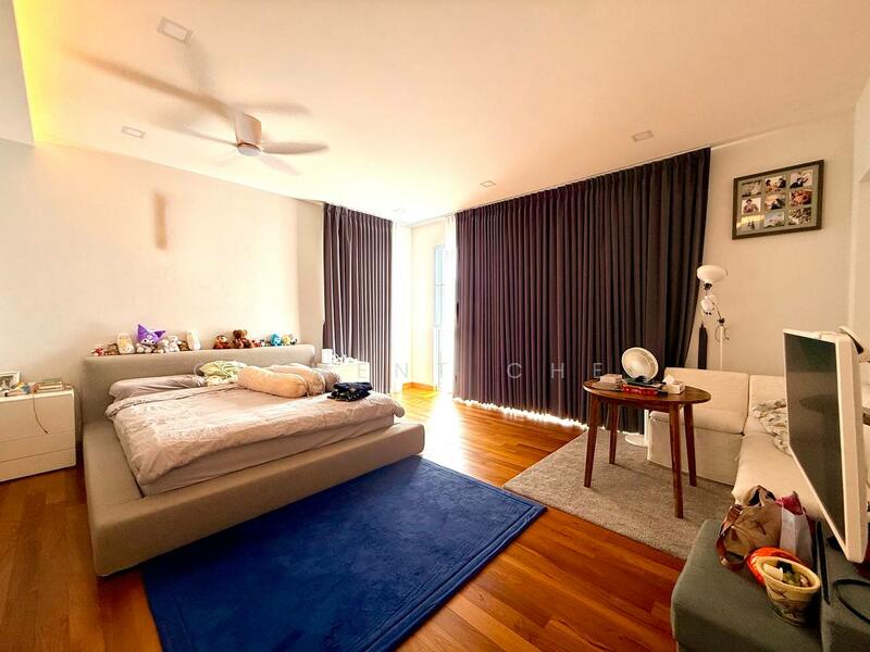 Renovated Big Corner Unit | 3 mins Walk to French School, Huddington Ave/ Kingswear Ave/ Hemsley Ave, 5 Bedrooms, 4,500 sqft, Corner Terrace For Rent, by Clement Chew, 500050338 - Bedroom - PropertyGuru.com.sg