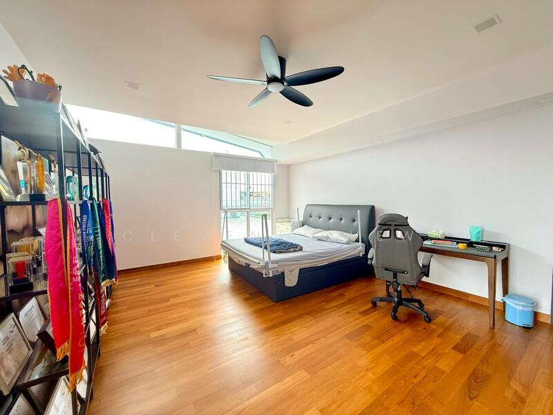 Renovated Big Corner Unit | 3 mins Walk to French School, Huddington Ave/ Kingswear Ave/ Hemsley Ave, 5 Bedrooms, 4,500 sqft, Corner Terrace For Rent, by Clement Chew, 500050338 - Bedroom - PropertyGuru.com.sg