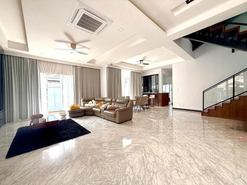 Renovated Big Corner Unit | 3 mins Walk to French School, Huddington Ave/ Kingswear Ave/ Hemsley Ave, 5 Bedrooms, 4,500 sqft, Corner Terrace For Rent, by Clement Chew, 500050338 - Living Room - PropertyGuru.com.sg