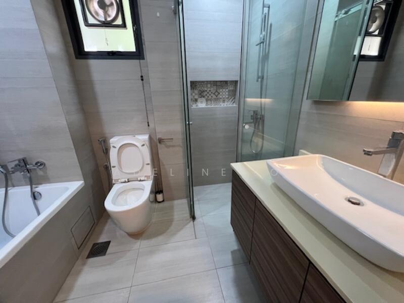 Carissa Park Condo, 2 Flora Drive, 3 Bedrooms, 1,324 sqft, Condominium For Rent, by Adeline Lo, 500050384 - Bathroom - PropertyGuru.com.sg