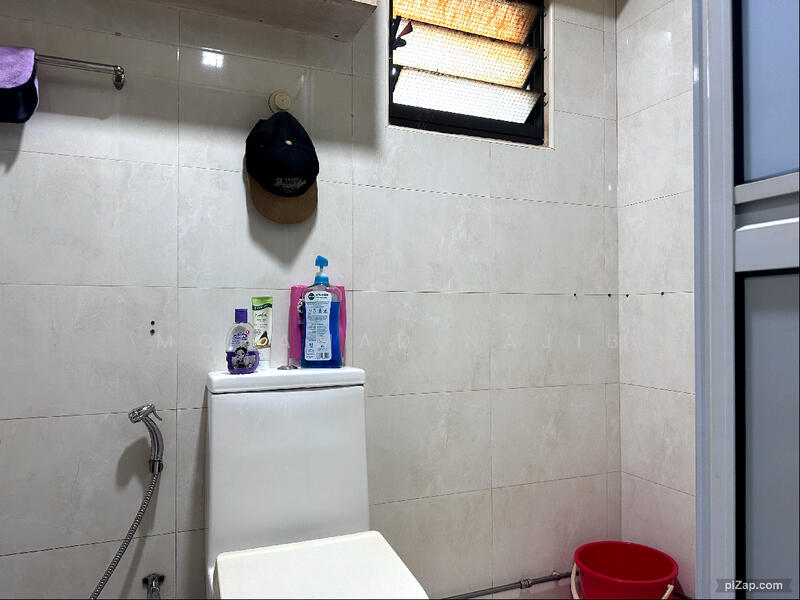 668 Choa Chu Kang Crescent HDB Flat For Sale at S$ 550,000 | PropertyGuru Singapore - Bathroom