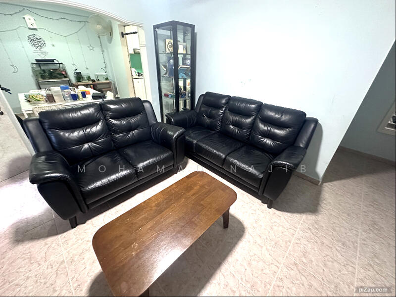 668 Choa Chu Kang Crescent HDB Flat For Sale at S$ 550,000 | PropertyGuru Singapore - Living Room