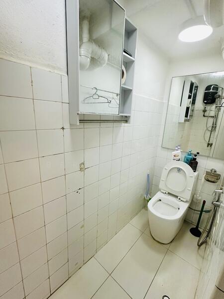 102 Spottiswoode Park Road, 102 Spottiswoode Park Road, Room Rental, 150 sqft, Apartment For Rent, by Bernice Ho, 500050423 - Bathroom - PropertyGuru.com.sg