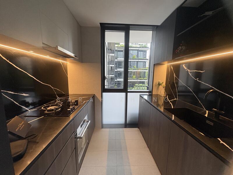 Jervois Mansion, 4 Jervois Close, 3 Bedrooms, 1,003 sqft, Condominium For Rent, by Sarah Zhang, 500050424 - Kitchen w sliding door  - PropertyGuru.com.sg