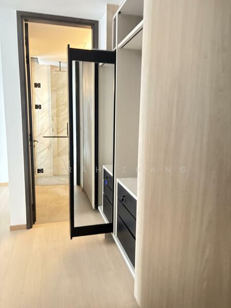 Jervois Mansion, 4 Jervois Close, 3 Bedrooms, 1,003 sqft, Condominium For Rent, by Sarah Zhang, 500050424 - Master wardrobe  - PropertyGuru.com.sg