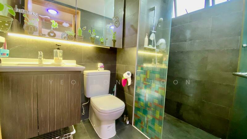 Parc Olympia Condominium For Sale at S$ 1,950,000 | PropertyGuru Singapore - Bathroom