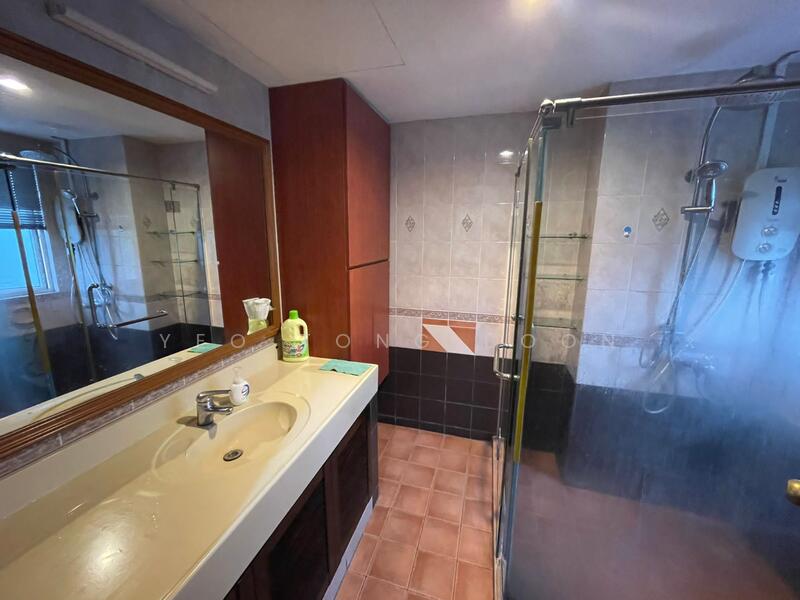Loyang Villas Terraced House For Sale at S$ 2,350,000 | PropertyGuru Singapore - Bathroom