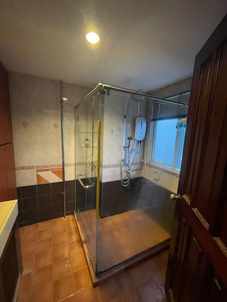 Loyang Villas Terraced House For Sale at S$ 2,350,000 | PropertyGuru Singapore - Bathroom