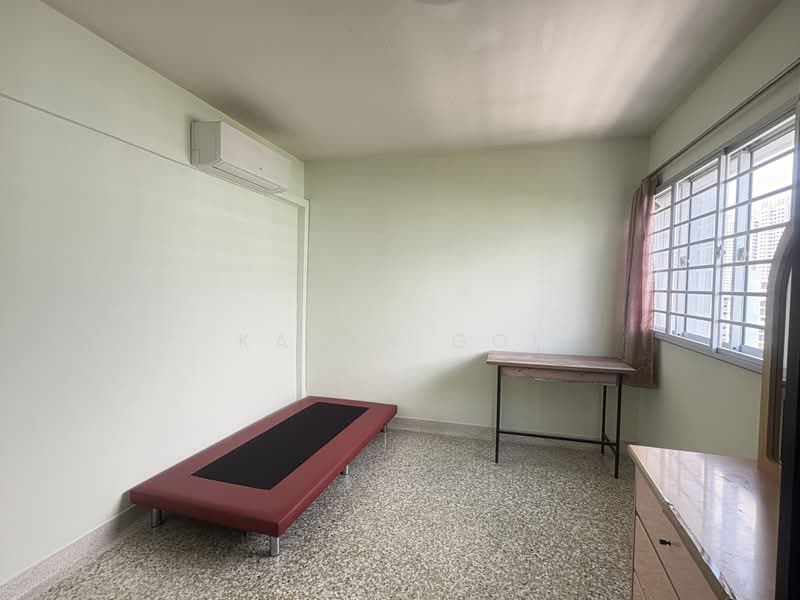 576 Ang Mo Kio Avenue 10, 576 Ang Mo Kio Avenue 10, 3 Bedrooms, 979 sqft, HDB Flat For Sale, by Karen Goi, 500050492 - Bedroom - PropertyGuru.com.sg