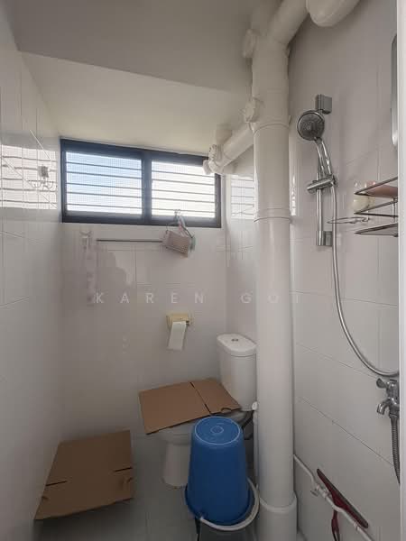 576 Ang Mo Kio Avenue 10, 576 Ang Mo Kio Avenue 10, 3 Bedrooms, 979 sqft, HDB Flat For Sale, by Karen Goi, 500050492 - Bathroom - PropertyGuru.com.sg
