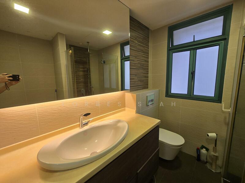 The Hillside, Upper Bukit Timah Road, 4 Bedrooms, 1,518 sqft, Condominium For Rent, by Forbes Seah, 500050497 - Toilet - PropertyGuru.com.sg