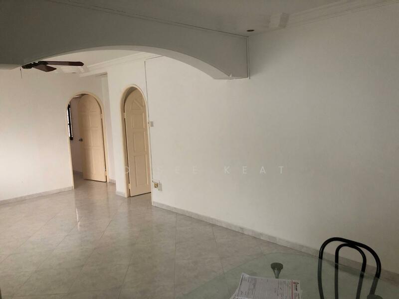 182 Stirling Road HDB Flat For Sale at S$ 928,000 | PropertyGuru Singapore - Living room