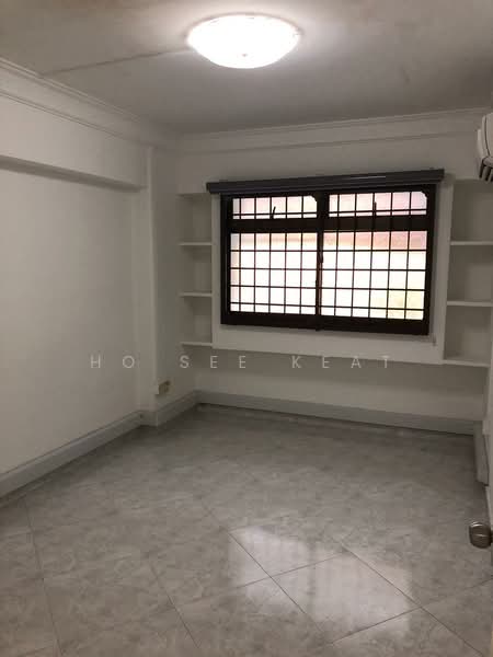 182 Stirling Road HDB Flat For Sale at S$ 928,000 | PropertyGuru Singapore - Common bedroom 1