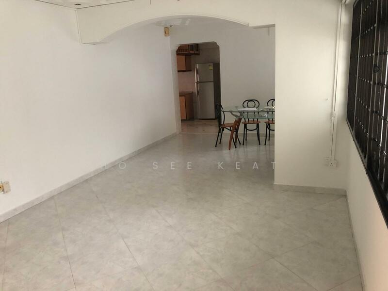 182 Stirling Road HDB Flat For Sale at S$ 928,000 | PropertyGuru Singapore - Living Room