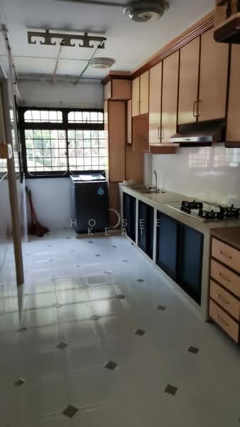 182 Stirling Road HDB Flat For Sale at S$ 928,000 | PropertyGuru Singapore - Kitchen