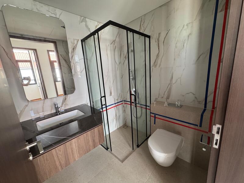 Claydence Apartment For Sale at S$ 2,743,800 | PropertyGuru Singapore - Bathroom
