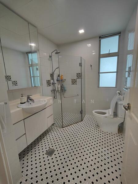 La Suisse I Condominium For Sale at S$ 2,888,888 | PropertyGuru Singapore - Bathroom