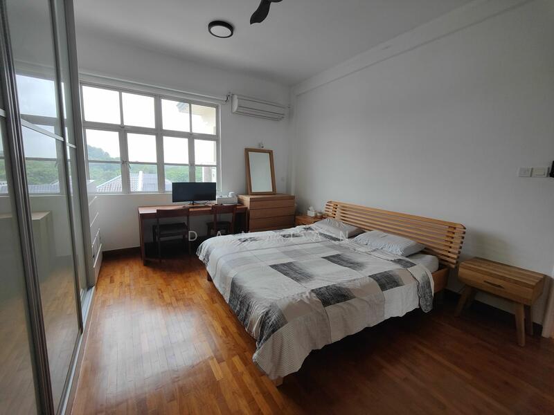 La Suisse I Condominium For Sale at S$ 2,888,888 | PropertyGuru Singapore - Master Bedroom