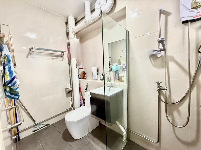 651 Pasir Ris Drive 10 HDB Flat For Sale at S$ 880,000 | PropertyGuru Singapore - Bathroom