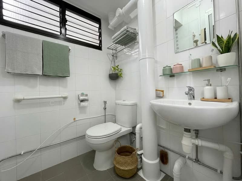 351 Clementi Avenue 2, 351 Clementi Avenue 2, 2 Bedrooms, 883 sqft, HDB Flat For Sale, by Charlene Chai, 500050654 - Bathroom - PropertyGuru.com.sg
