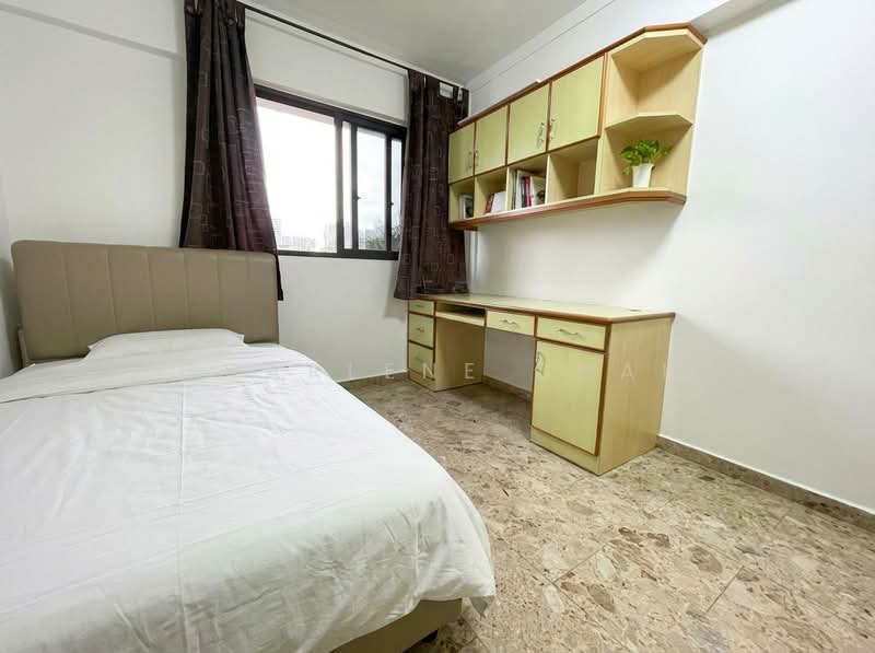 351 Clementi Avenue 2, 351 Clementi Avenue 2, 2 Bedrooms, 883 sqft, HDB Flat For Sale, by Charlene Chai, 500050654 - Bedroom - PropertyGuru.com.sg