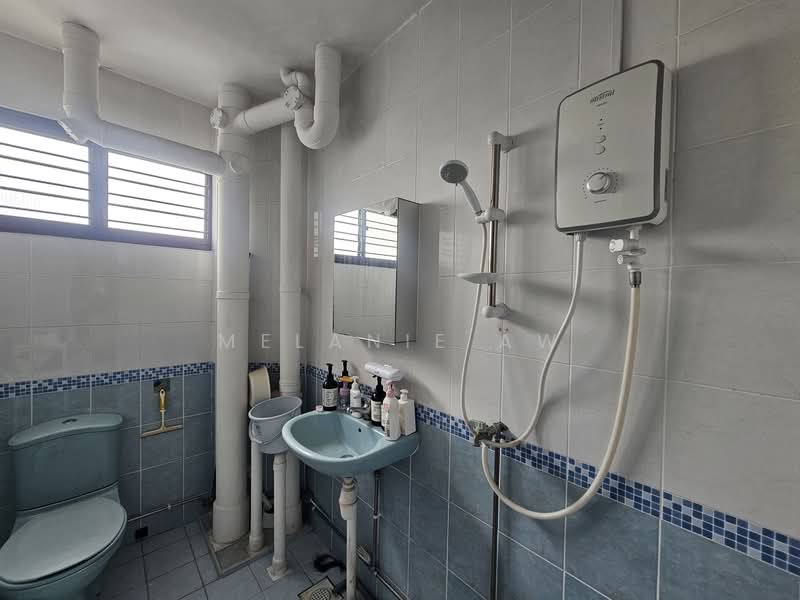 201 Jurong East Street 21, 201 Jurong East Street 21, 3 Bedrooms, 1,292 sqft, HDB Flat For Sale, by Melanie Aw, 500050657 - Bathroom - PropertyGuru.com.sg