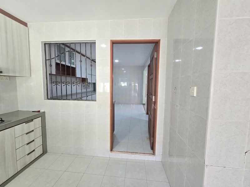 Tembeling Road Terranced House, Tembeling Road, 4 Bedrooms, 2,500 sqft, Terraced House For Rent, by Sharlyn Neo, 500050666 - Kitchen - PropertyGuru.com.sg