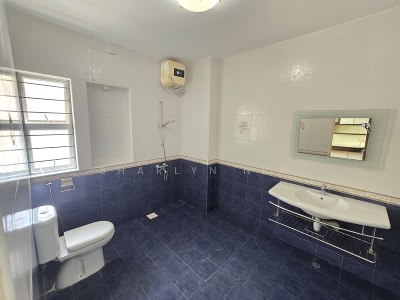 Tembeling Road Terrace House, Tembeling Road, 4 Bedrooms, 2,500 sqft, Terraced House For Rent, by Sharlyn Neo, 500050666 - Bathroom - PropertyGuru.com.sg