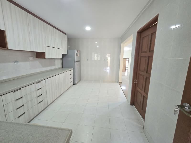 Tembeling Road Terrace House, Tembeling Road, 4 Bedrooms, 2,500 sqft, Terraced House For Rent, by Sharlyn Neo, 500050666 - Kitchen - PropertyGuru.com.sg