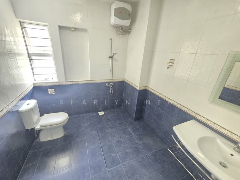 Tembeling Road Terrace House, Tembeling Road, 4 Bedrooms, 2,500 sqft, Terraced House For Rent, by Sharlyn Neo, 500050666 - Bathroom - PropertyGuru.com.sg