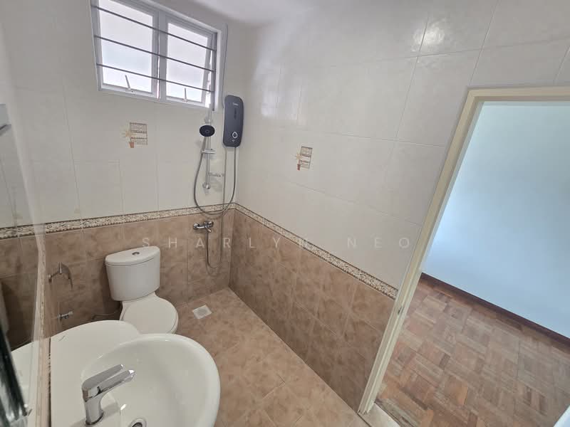 Tembeling Road Terrace House, Tembeling Road, 4 Bedrooms, 2,500 sqft, Terraced House For Rent, by Sharlyn Neo, 500050666 - Bathroom - PropertyGuru.com.sg