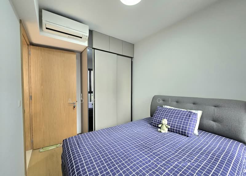 Midwood Condominium For Sale at S$ 887,888 | PropertyGuru Singapore - Cosy master with full height built in