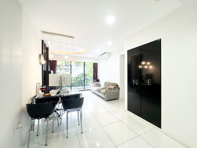 For Sale - SUPER CHEAP! NO EXTENSION! Walk to MRT LOT 1! 3 BED!