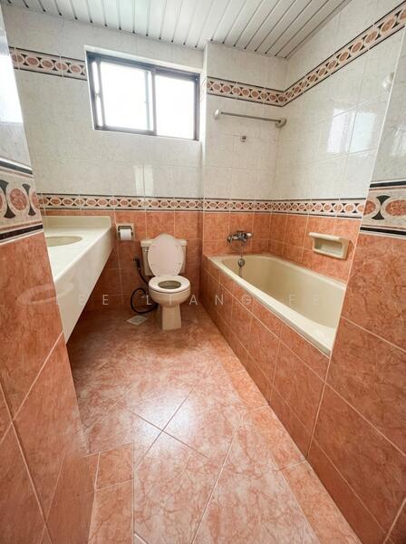 Hillview Heights, 27 Hillview Avenue, 3 Bedrooms, 990 sqft, Condominium For Rent, by Lee Liang Fei, 500050693 - Bathroom - PropertyGuru.com.sg