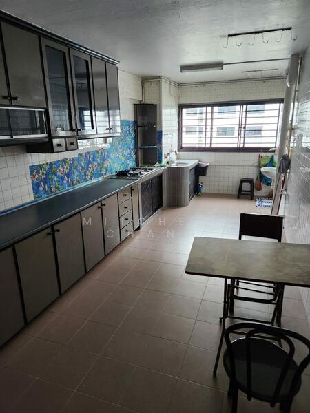 302 Clementi Avenue 4 HDB Flat For Sale at S$ 599,000 | PropertyGuru Singapore - Kitchen