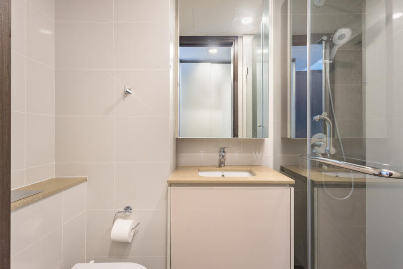 The Lilium Condominium For Sale at S$ 1,930,000 | PropertyGuru Singapore - Bathroom