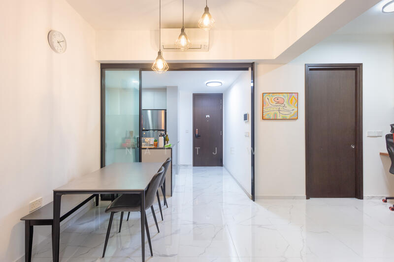 The Lilium Condominium For Sale at S$ 1,930,000 | PropertyGuru Singapore - Dining Room